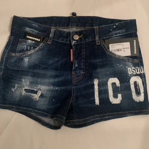 Dsquared2 shorts  - Äkta och oanvända. Knappar kommer med.