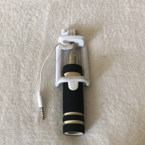 Selfiepinne - ❣️En bra selfiepinne i bra skick och använd några gånger❣️