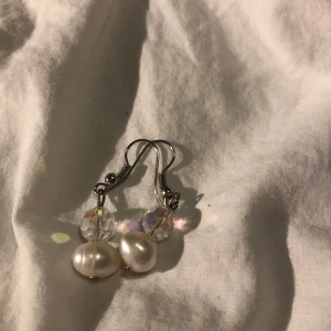 Öronhängen  - 🎀Bra skick på öronhöngerna och oanvända🎀