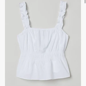 Vit topp från H&m! - Säljer denna jätte fina toppen från hm då den inte har kommit till användning! Kom privat för egna bilder eller frågor köparen står för frakten!🤍🤍