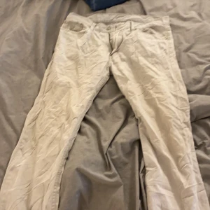 levis jeans - har absolut lite liv kvar