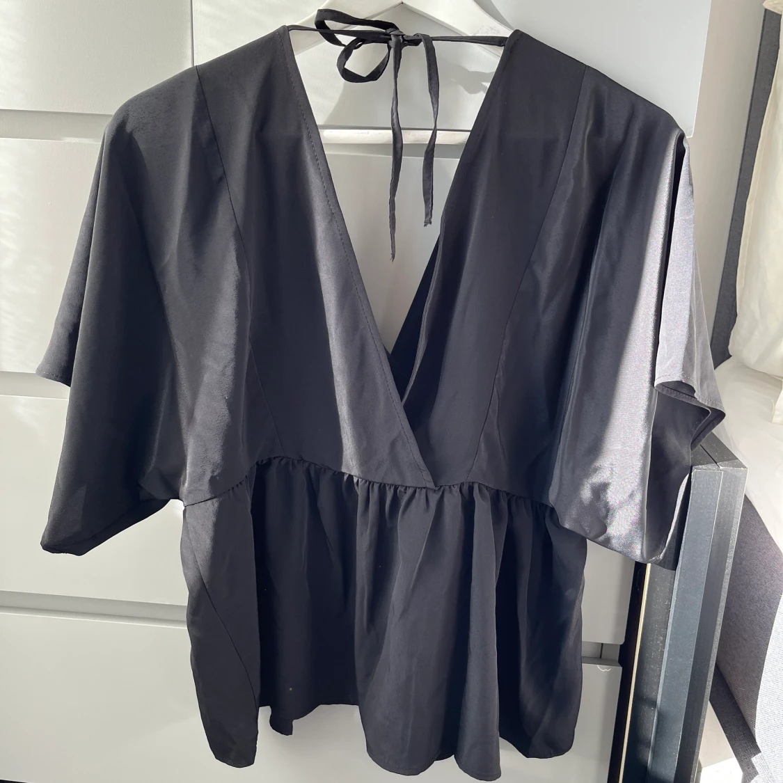 ASOS-design, svart omlottopp med vida armar stl 36 - 90