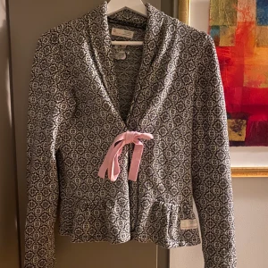 Odd Molly kofta  - Säljer min Odd Molly kofta. Använd men fortfarande i fint skick! 