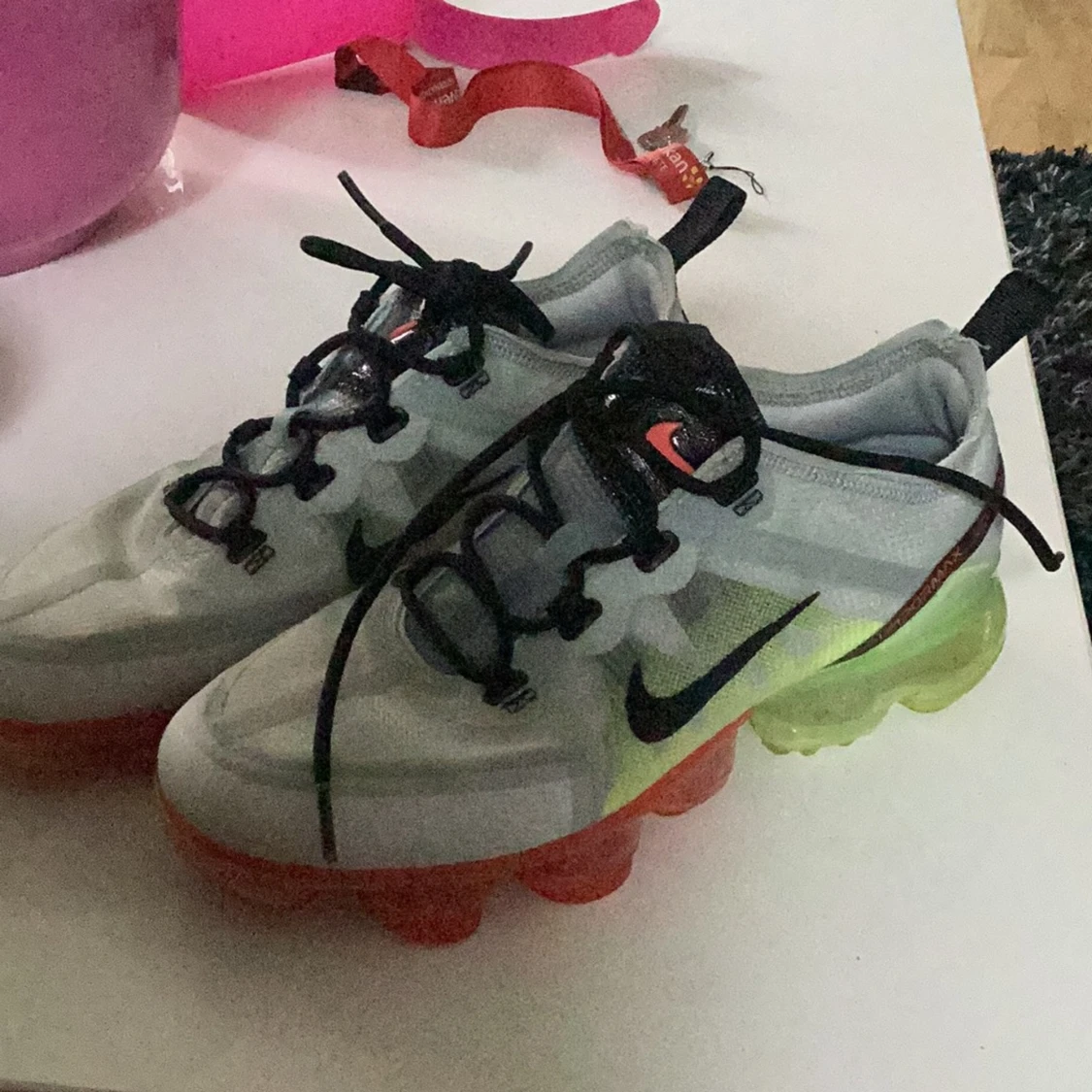 Vapormax neon