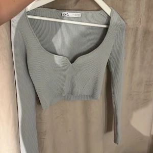Ribbad tröja  - Ribbad tröja från zara. Storlek M