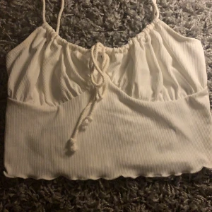 Topp - en riktigt snygg topp från shein i strl S