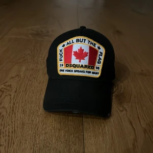 Dsquared 2 keps - One size Bra skick, knappt använd 