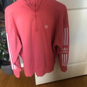 sweatshirts  - säljer dessa sweatshirts eftersom att jag inte längre använder de. de är alla i storlek S och är lite oversized på mig. hör av er vid intresse eller frågor<3