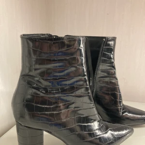 Skin klackar - Använda typ 2 gånger jätte fint skick