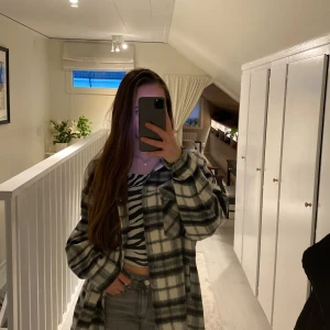 Jacka - Helt ny jacka i skönt material från Zara i storlek S.