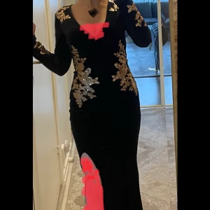 Festklänning - Använts bara 1 gång