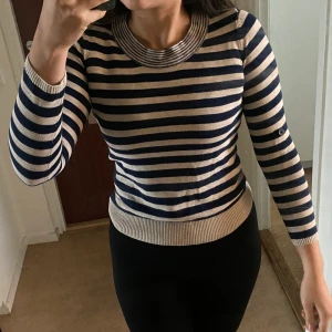 Tommy hilfiger tröja randig - XS passar till S