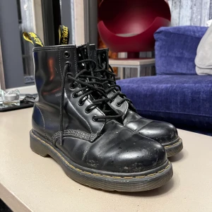 Dr.Martens - Säljer dessa Dr.Martens skor då dem inte kommer till användning. Helt ok skick🎀 Storlek 39