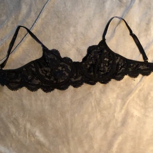 Bralette strl m - Jättefin spetsbralett med bygel. Oanvänd då jag har dubbletter. Strl M❤️‍🔥