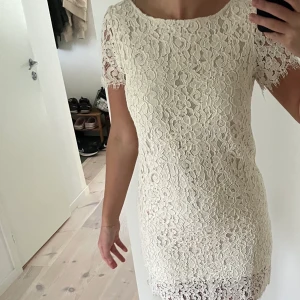 Zara klänning  - Zara vit klänning