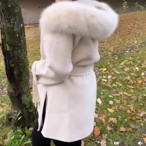 Kappa med päls  - Jättefin med äkta päls! 