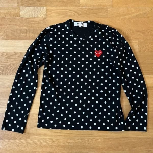 Commes des garçons play tröja! - Favorit comme des garçons play tröja!