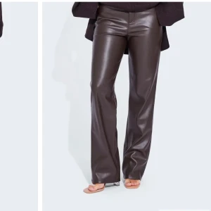 Bruna skinnbyxor  - Säljer dessa bruna skinnbyxor från bikbok i storlek 34 andvända Max fem gånger väldigt fin kvalite, skriv privat för egna bilder