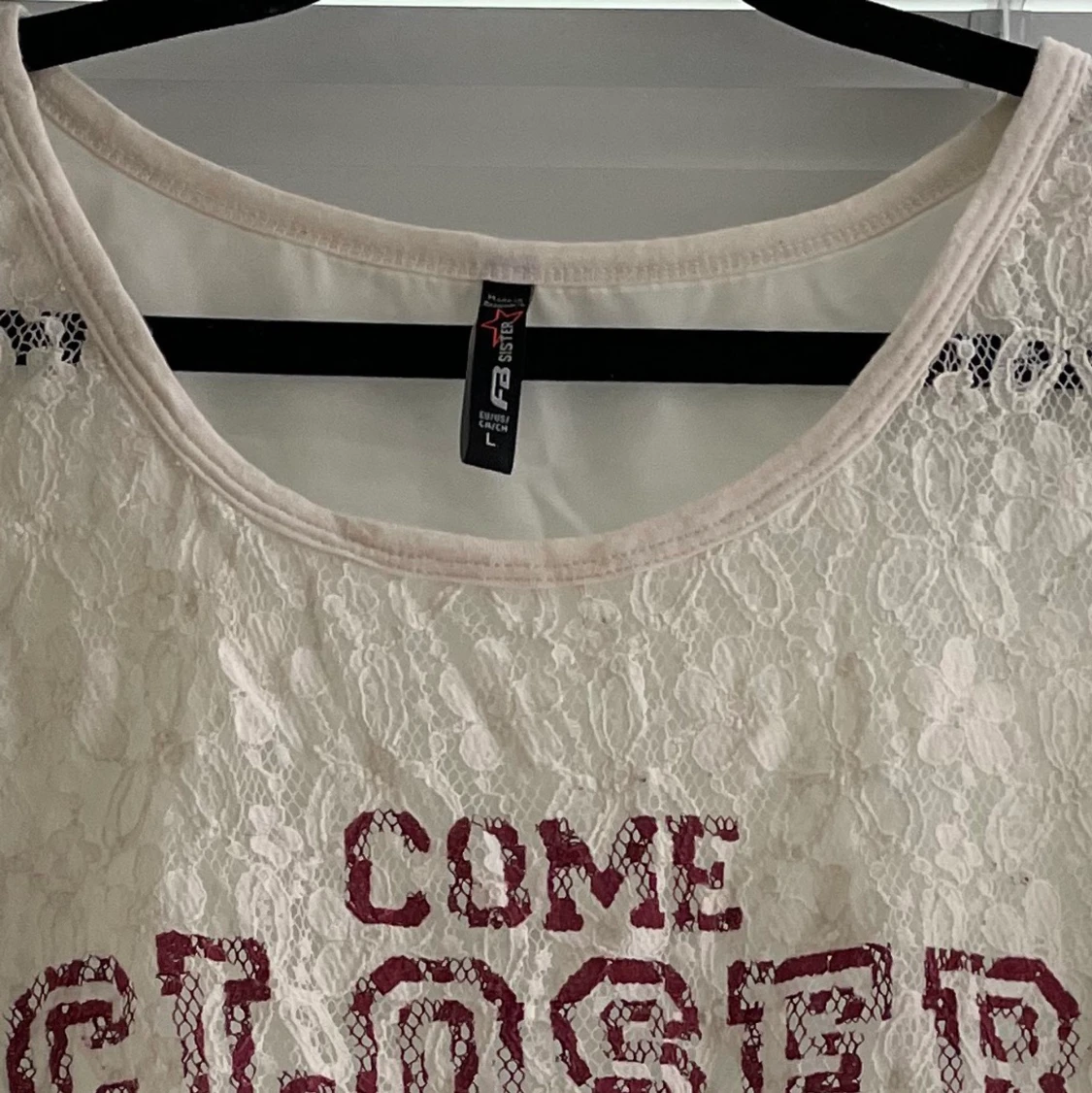 Fin seethrough tröja i spets i storlek L