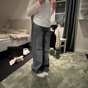 Jätte fina byxor!  - High waisted skating byxor. Går även att använda som low waist.  Köparen står för frakt! 