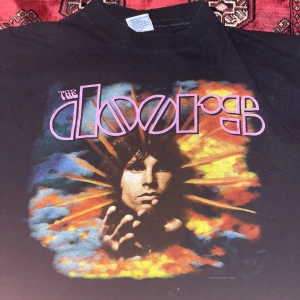 Vintage ”The Doors” tee  / Jim Morrison - Sjukt rare! Samlarfynd och grym t shirt till garderoben Storlek XL men passar L bra med 