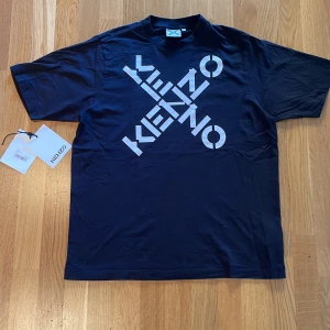 KENZO  - Den tröjan köpte jag i mall of Scandinavia i somras men för igen andväning av den nu så jag säljer den billigt skick 10/10