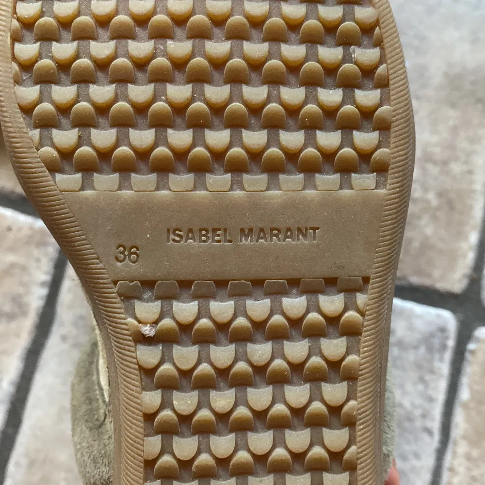 Isabele marant skor Köpte dessa från Plick, jätte fina och som nya men kommer inte till någon användning. Passar även till 37/37,5. Skor.