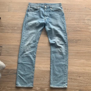 Levis 501 33/32 - Nästan helt nya