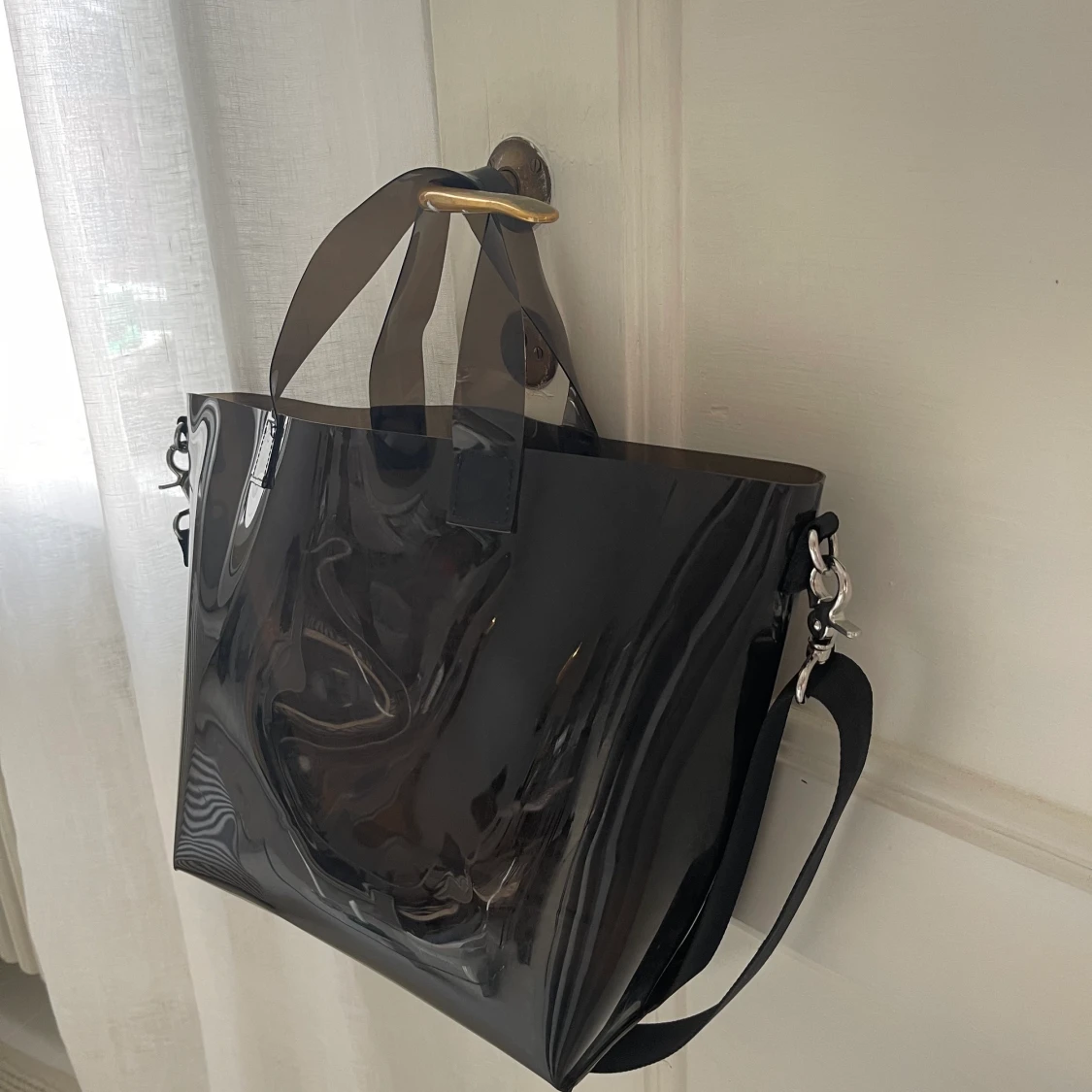 Svart genomskinlig väska 