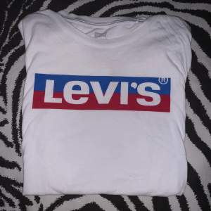 En Levis T-shirt i nyskick.