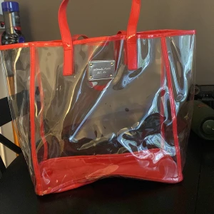 Michael kors genomskinlig strandväska - Väska  Märke: Michael kors  Genomskinlig