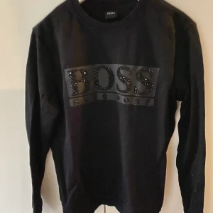 Hugo boss tröja - Knappt använd Hugo boss tröja strlk S man