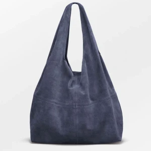 Beck Södergaard väska - Slutsåld väska från Beck södergaard som inte kommer till användning. Använd två gånger därav nyskick. Nypris/originalpris: 1400kr. Frakten står köparen för själv🥰🥰