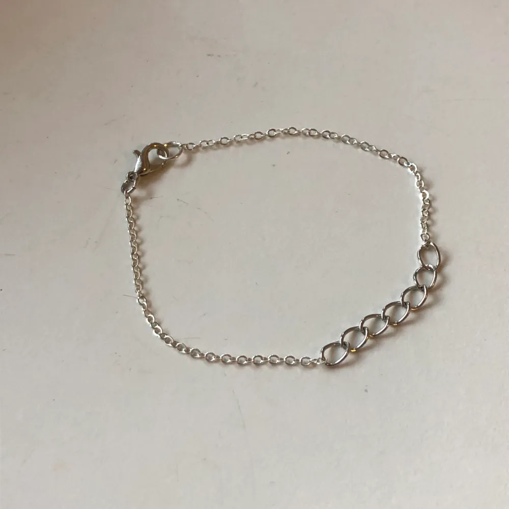 Skriv omkretsen runt din handled, frakten är 20kr. Asusteet.