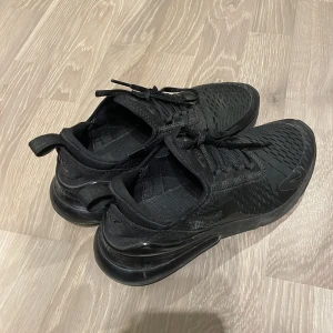 Nike air Max 270 - Använda endast ett fåtal gånger
