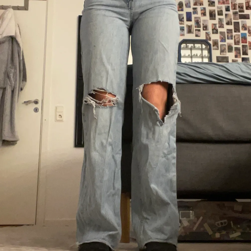ett par jeans från zara i storlek 36, köparen står för frakten. Jeans & Byxor.