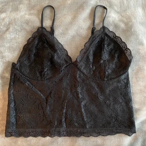 Topp -  Spetstopp från BikBok i storlek M🌟 använd fåtal gånger 