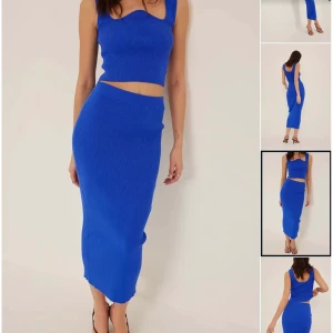 Blå stickad kjol⚡️💙 - Säljer min nästan helt oanvända kjol då jag rensar garderoben😁 Den är i ett superbra skick!! Orginalpris: 449 kr⚡️Tryck inte på köp nu!! Kontakta mig🥰🥰Köparen står för frakten på 66 kr💙