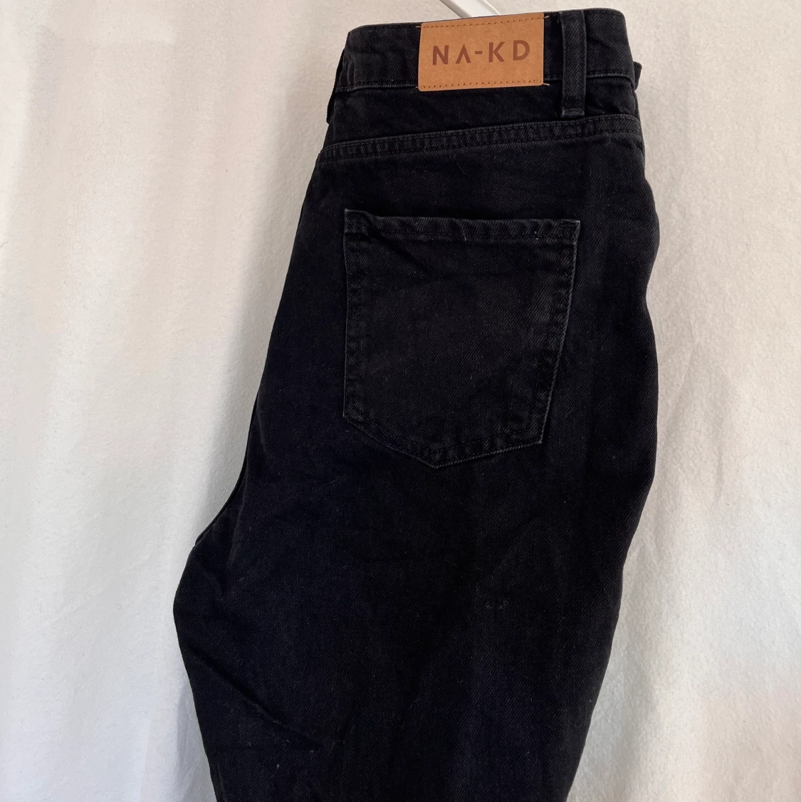 NA-KD svarta jeans