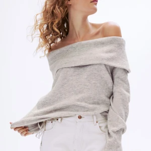 Stickad tröja - Säljer denna jätte fin stickade tröjan för den kom tyvärr inte till användning av mig💕kan gå ner i pris