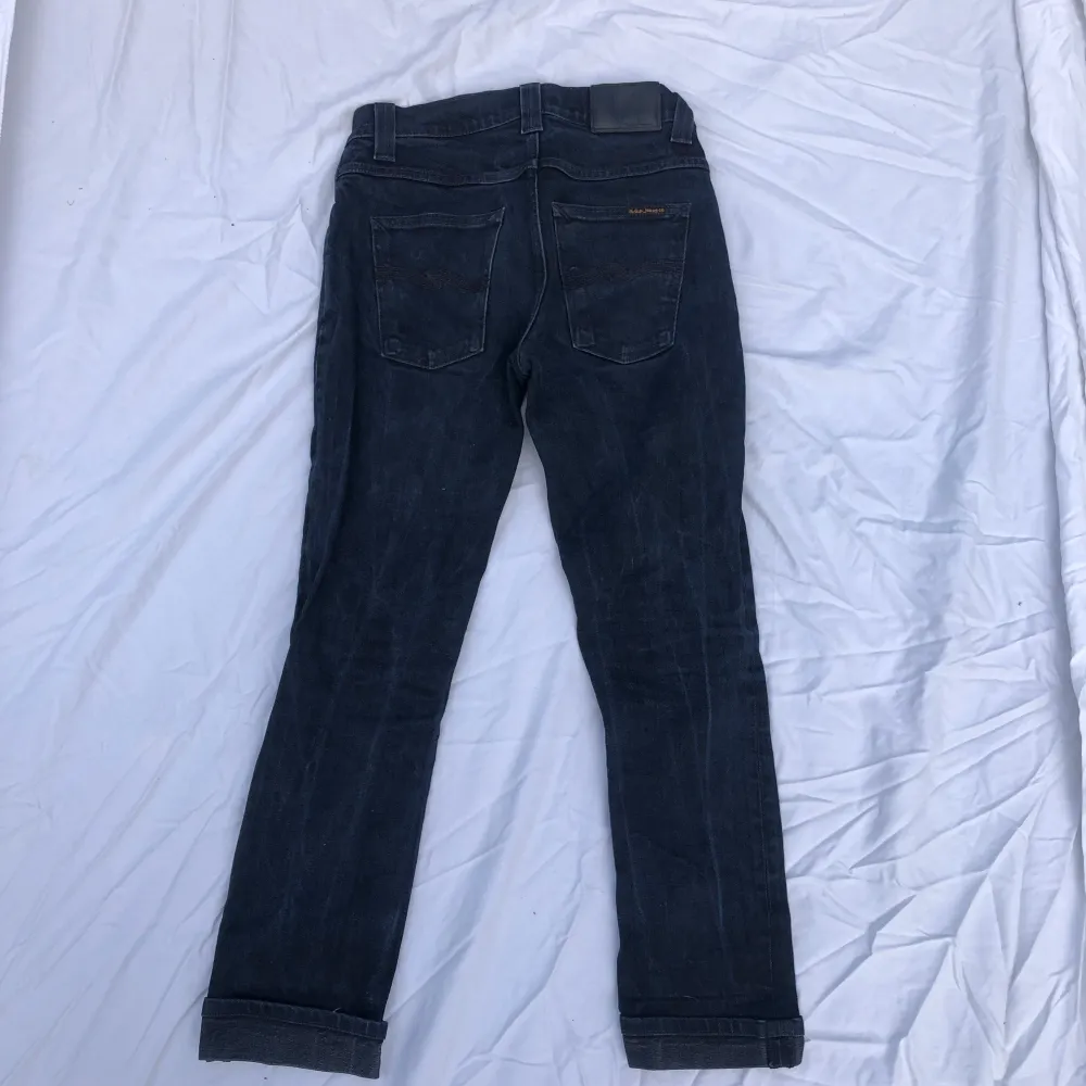 Nudie jeans i strl w30 l32 Fint men använt skick . Jeans & Byxor.