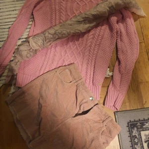 Rosa paket  - Manchester kjol stl 36 Gina tricot. Tröja stl M lindex sjal 