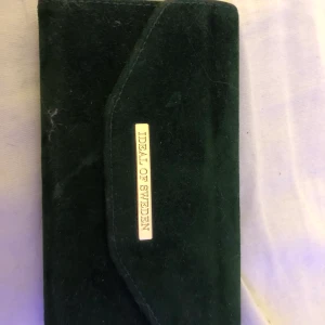 iPhone 7 skal - Ett grönt mjukt iPhone 7 skal, man kan ha ett snöre eller något om man vill hänga upp den