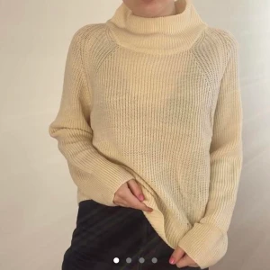 Micha Lounge stickad tröja  - Kräm/beige stickad tröja  Endast provad  Pris kan diskuteras ☺️