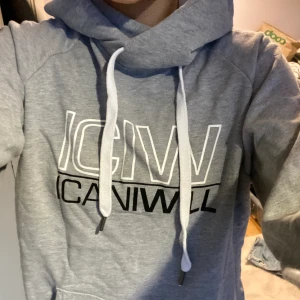 iciw hoodie  - En superfin hoodie från icaniwill som tyvärr inte kommer till så mycket användning längre;( Hoddien har inga tecken på användning.