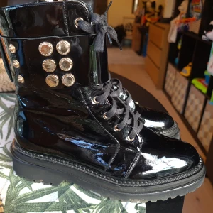 Eva Langoria boots size 41 - Used only couple times, like new. Bought new for 1800 kr.