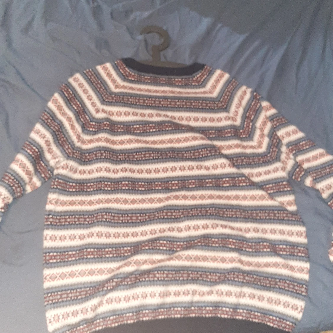 stickad tröja storlek L jätte skön - 90