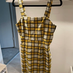 Rutig klänning - Rutig klänning från h&m, ger clueless-vibes💁‍♀️