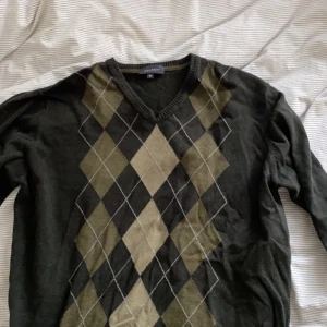 rutig långärmad tröja - Tröja köpt från second hand 