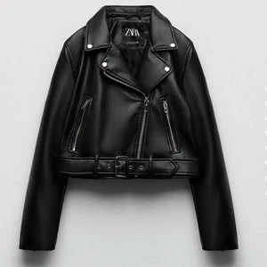 skinnjacka  - säljer min skinnjacka från zara köptes för 500kr, ni kan lägga bud från 250kr🤍kom privat för bilder🤍